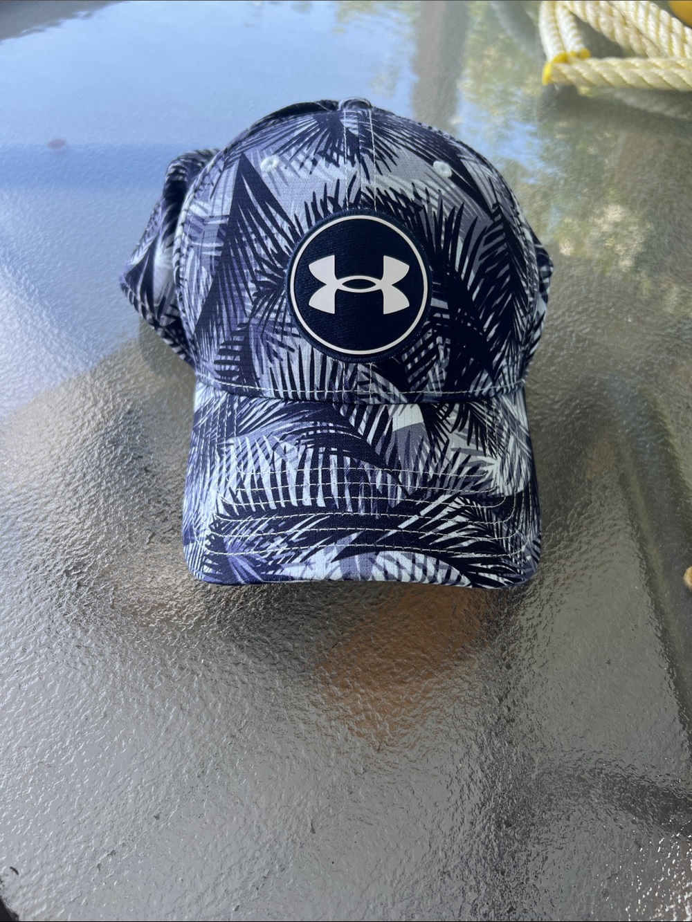 Under Armour Men’s Navy & White Palm-Pattern Performance Hat